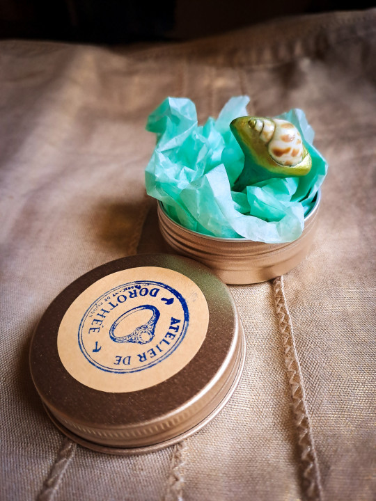 Bague coquillage naturel peint à la main – Argile polymère vert émeraude – Création artisanale