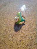 Bague coquillage naturel peint à la main – Argile polymère vert émeraude – Création artisanale