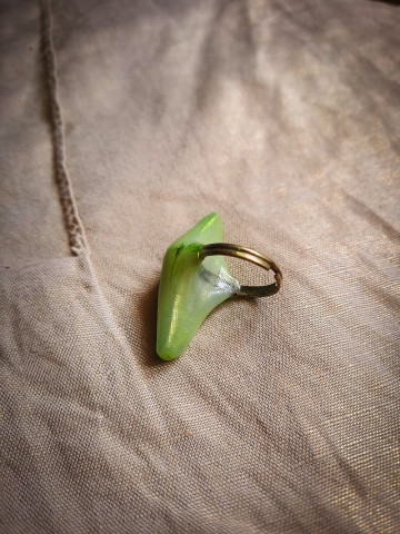 Bague coquillage naturel peint à la main – Argile polymère vert lagon – Bijou artisanal unique