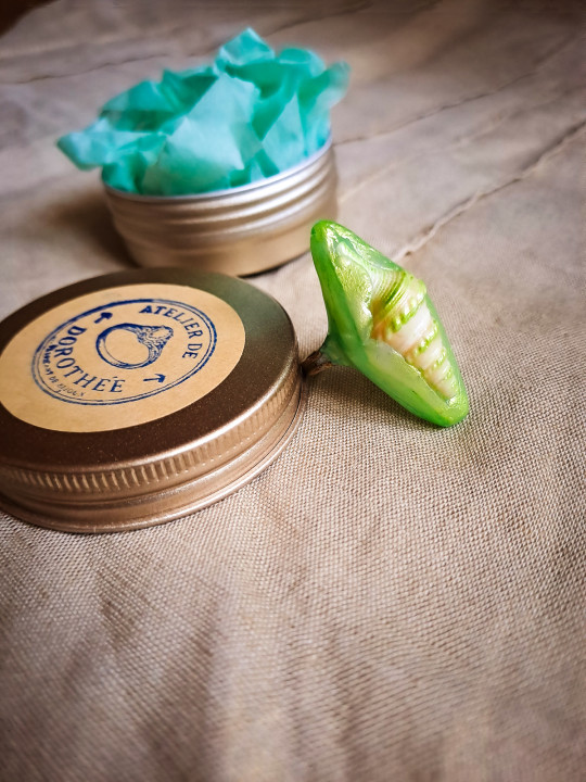Bague coquillage naturel peint à la main – Argile polymère vert lagon – Bijou artisanal unique