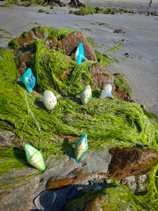 Bague coquillage naturel peint à la main – Argile polymère vert lagon – Bijou artisanal unique