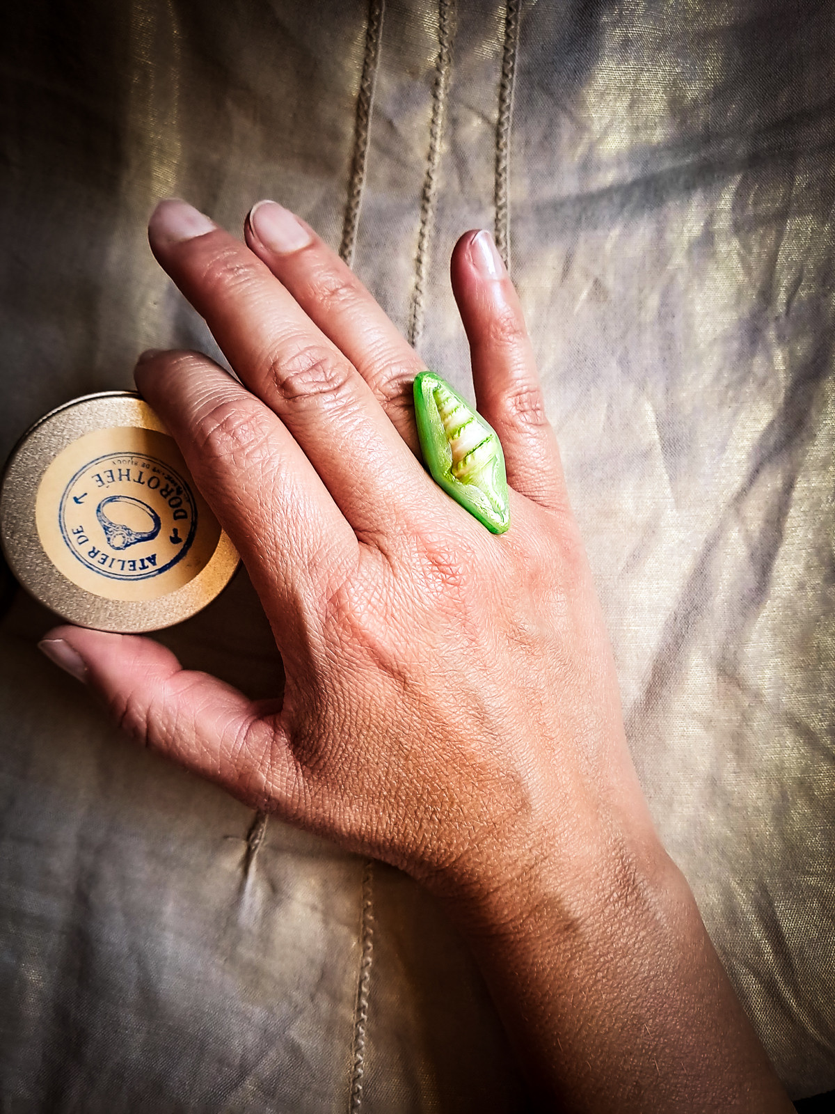 Bague coquillage naturel peint à la main – Argile polymère vert lagon – Bijou artisanal unique