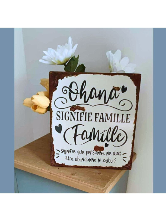 Plaque "Ohana signifie famille" sur medium effet rouillé