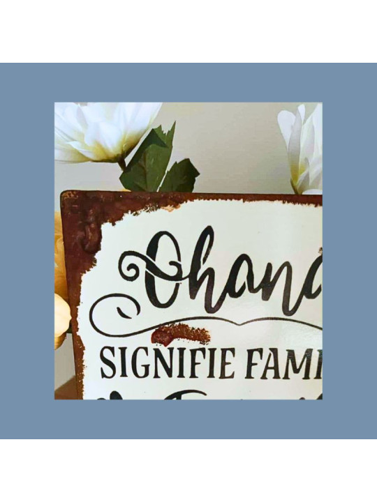 Plaque "Ohana signifie famille" sur medium effet rouillé