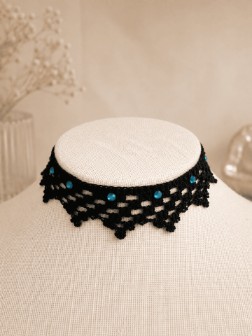 Collier Vintage ras de cou en dentelle ancienne aux fuseaux noire 