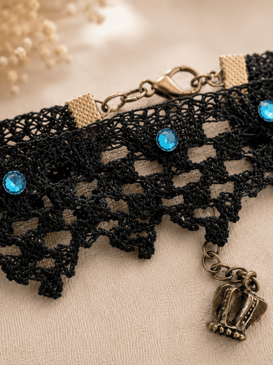Collier Vintage ras de cou en dentelle ancienne aux fuseaux noire 