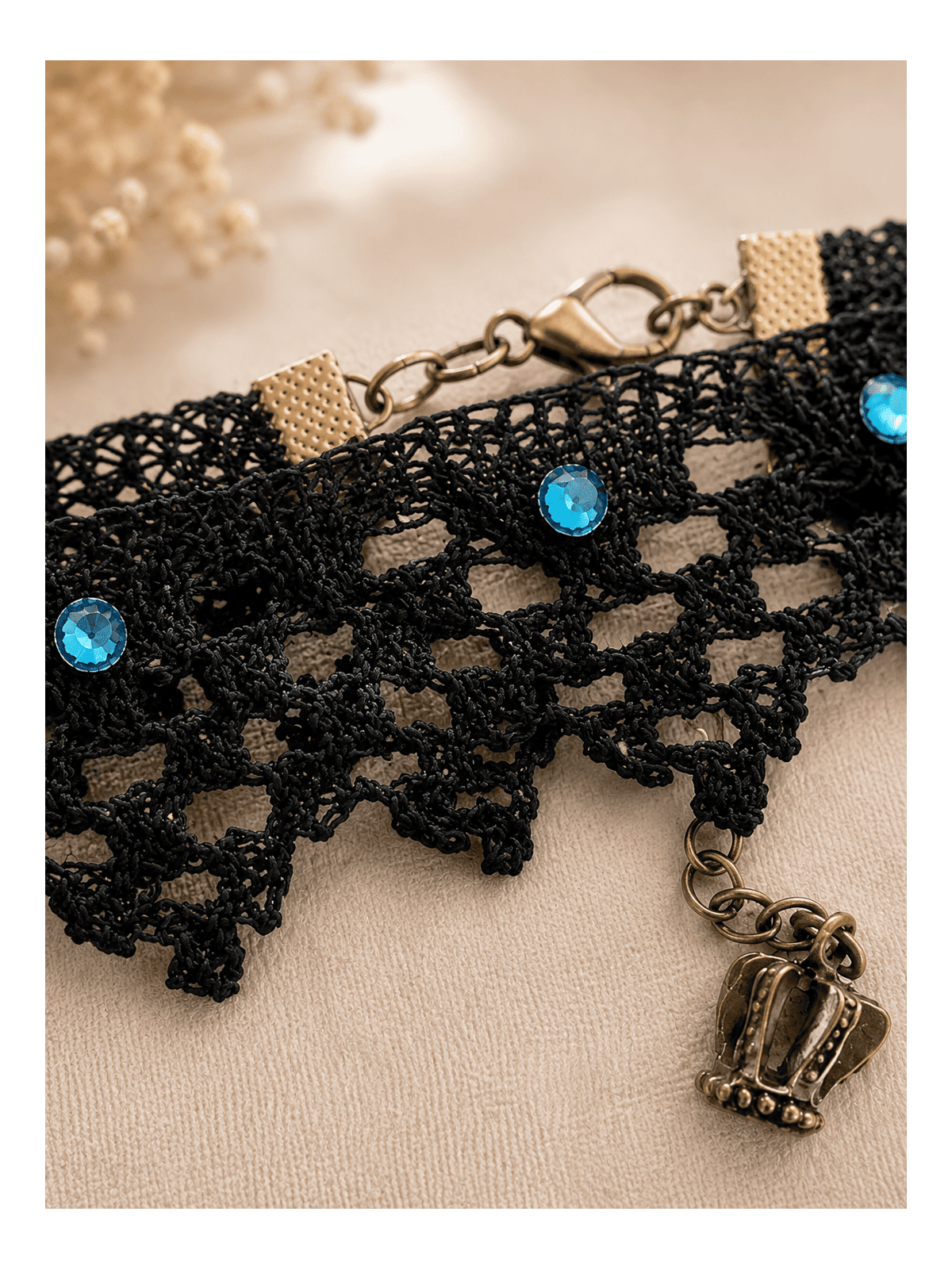 Collier Vintage ras de cou en dentelle ancienne aux fuseaux noire 