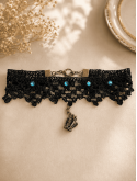 Collier Vintage ras de cou en dentelle ancienne aux fuseaux noire 