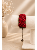Bracelet fleurs rouges sur dentelle noire Bijou artisanal romantique vintage