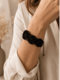 Rosa séduira les amatrices de bijoux raffinés et d'accessoires artisanaux