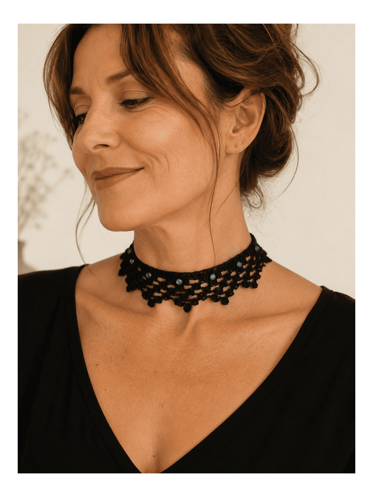 Collier Vintage ras de cou en dentelle ancienne aux fuseaux noire 