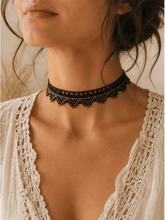 Offrez-vous un bijou raffiné qui allie authenticité, charme vintage et élégance contemporaine