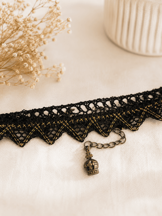 Offrez-vous un bijou raffiné qui allie authenticité, charme vintage et élégance contemporaine
