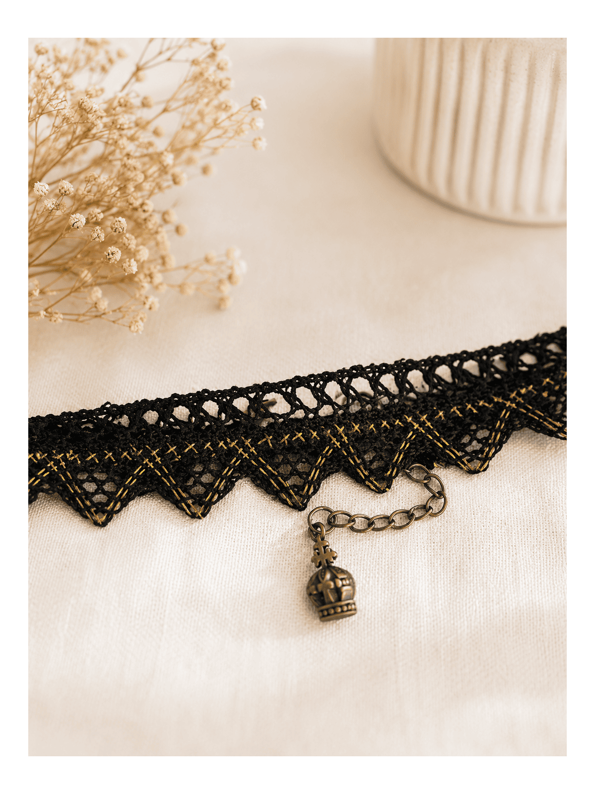 Offrez-vous un bijou raffiné qui allie authenticité, charme vintage et élégance contemporaine