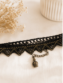 Offrez-vous un bijou raffiné qui allie authenticité, charme vintage et élégance contemporaine