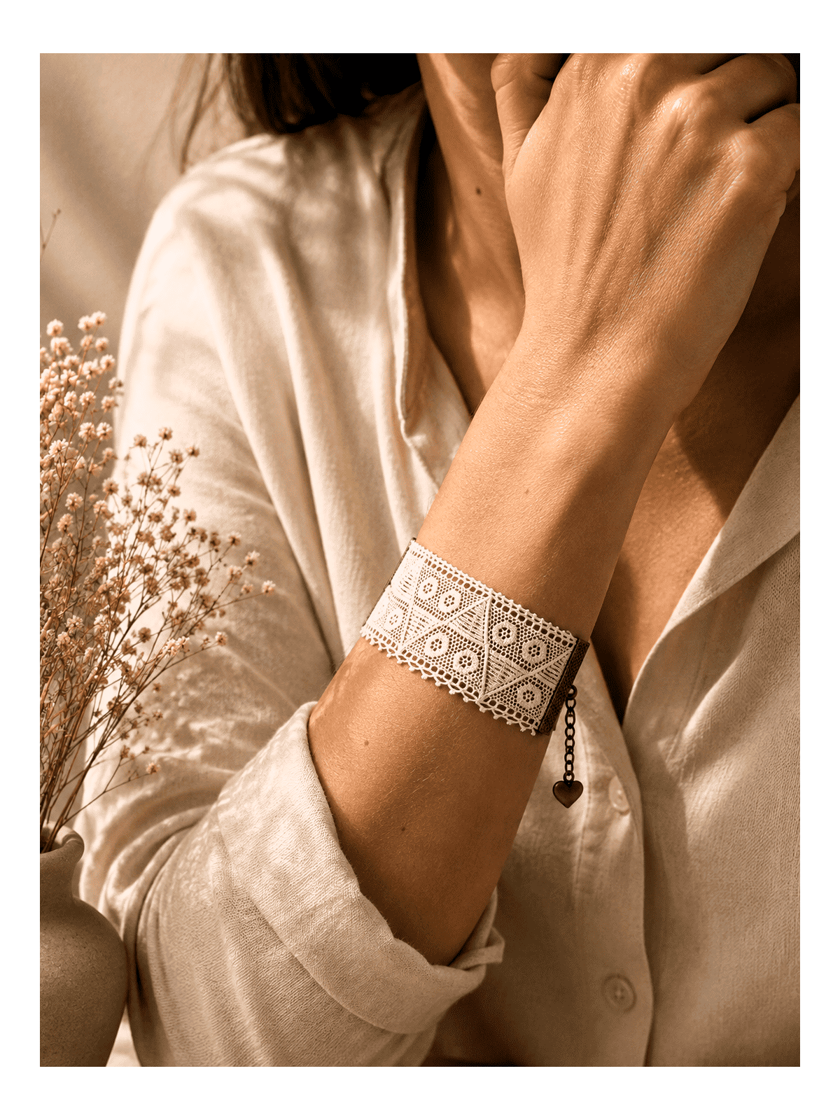 Bracelet manchette dentelle en dentelle écrue Vintage romantique et chic
