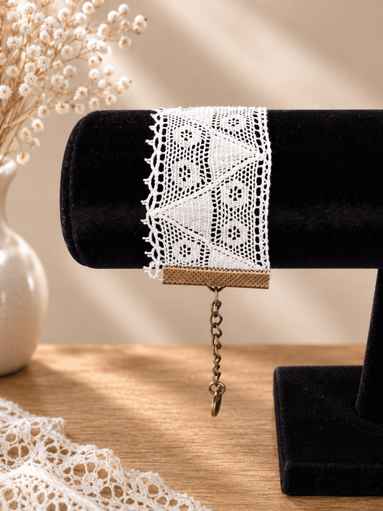Bracelet manchette dentelle en dentelle écrue Vintage romantique et chic