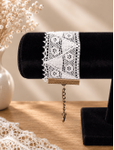 Bracelet manchette dentelle en dentelle écrue Vintage romantique et chic
