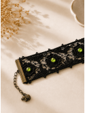 Bracelet manchette en dentelle noire glamour et strass verts lumineux