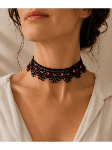 Collier ras-de-cou dentelle noire et strass rose fuchsia antique lace