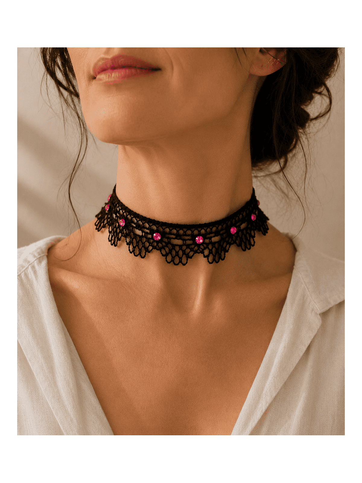Collier ras-de-cou dentelle noire et strass rose fuchsia antique lace