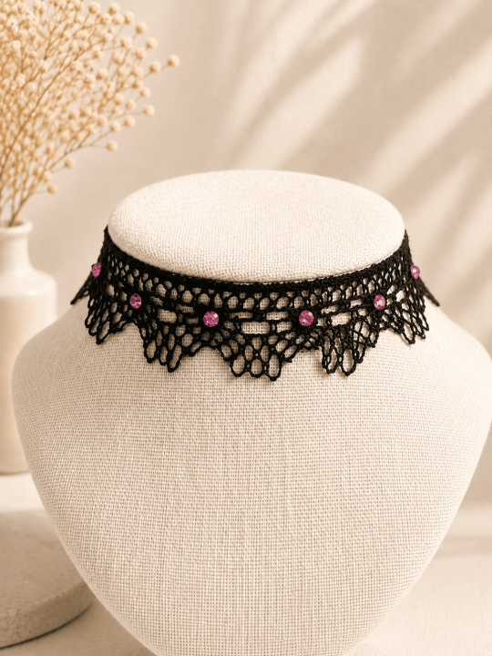 Collier ras-de-cou dentelle noire et strass rose fuchsia antique lace