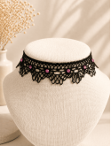 Collier ras-de-cou dentelle noire et strass rose fuchsia antique lace
