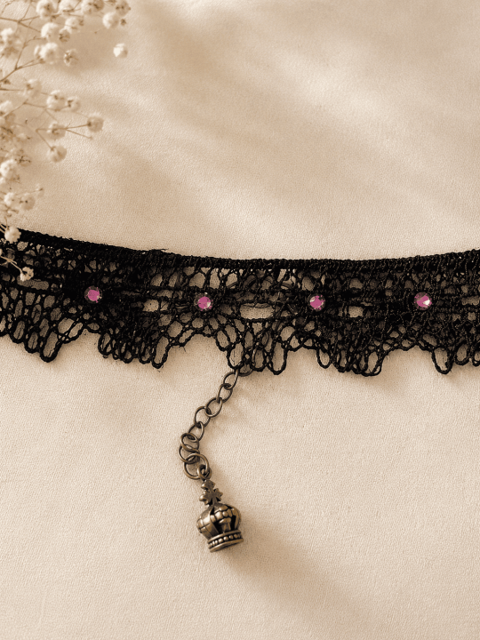Collier ras-de-cou dentelle noire et strass rose fuchsia antique lace