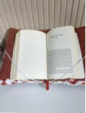 Lot cocooning, coussin de lecture et pochette à livre.