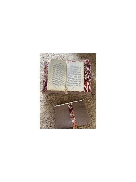 Lot cocooning, coussin de lecture et pochette à livre.