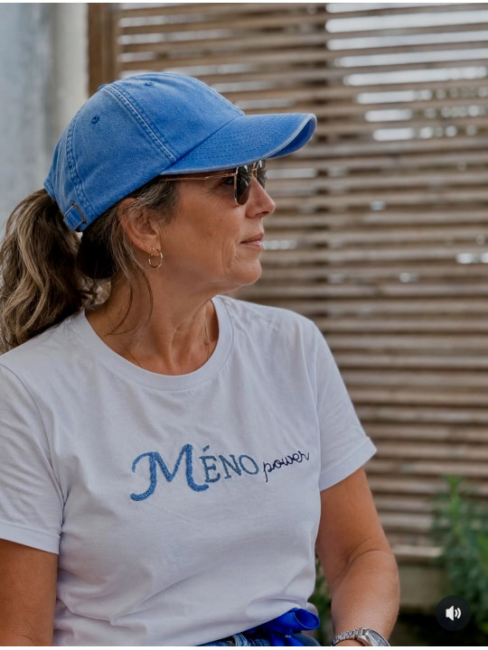 Tee shirt blanc Méno Power brodé à la main 