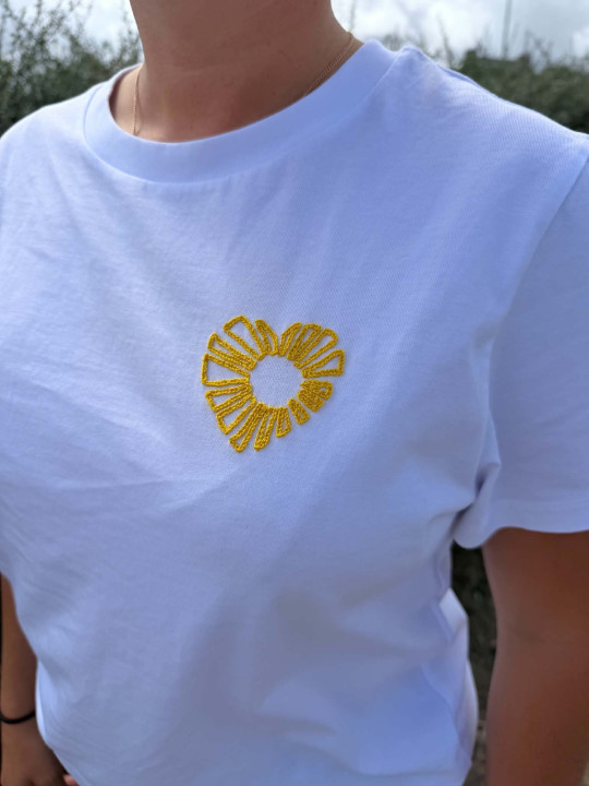 Tee shirt Méno Power brodé à la main | Roombacho