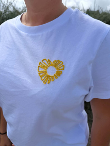 Tee shirt Méno Power brodé à la main | Roombacho
