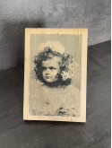 Photo sur bois fillette romantique victorienne 20x30cm