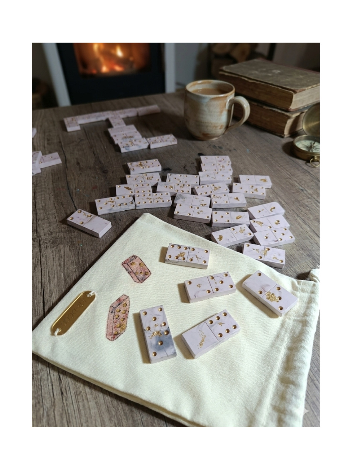 Jeu de dominos artisanal en résine marbrée et feuille d'or | KR-Déco