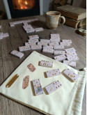Jeu de dominos artisanal en résine marbrée et feuille d'or | KR-Déco