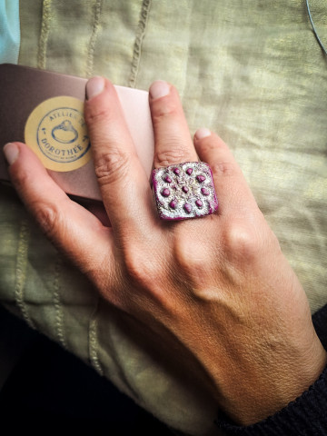 Bague carrée rose fuchsia et dorée en argile polymère – Acier inoxydable rhodié
