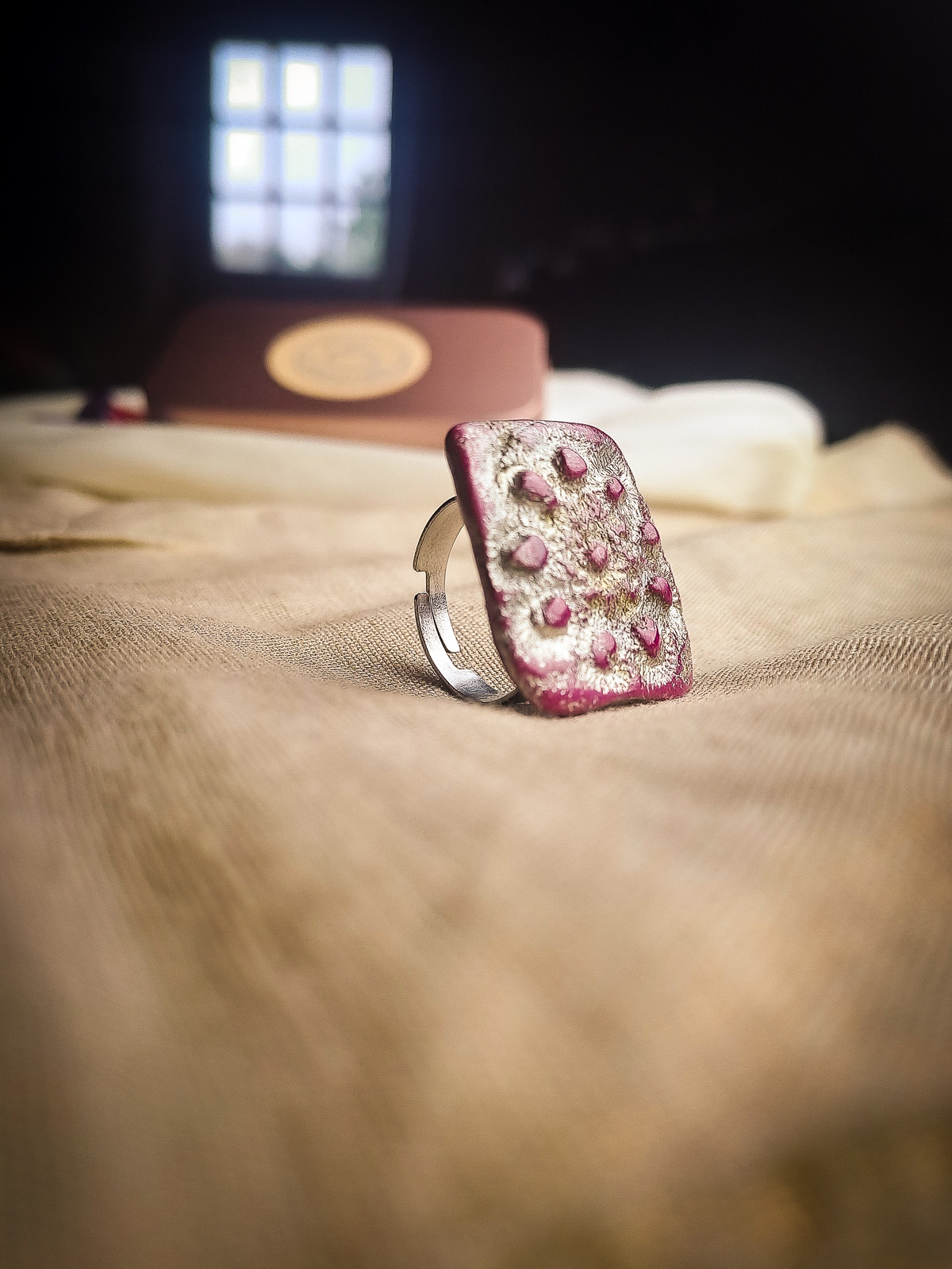 Bague carrée rose fuchsia et dorée en argile polymère – Acier inoxydable rhodié