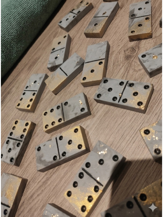 Jeu de dominos artisanal en résine marbrée et feuille d'or | KR-Déco