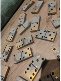 Jeu de dominos artisanal en résine marbrée et feuille d'or | KR-Déco