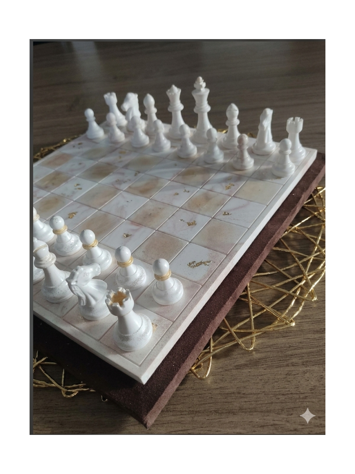 Échiquier en Résine Minérale et Feuille d'Or avec Boîte en Bois KRdeco