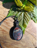 collier micromacramé pierre oeil de fer