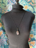 collier micromacramé pierre oeil de fer