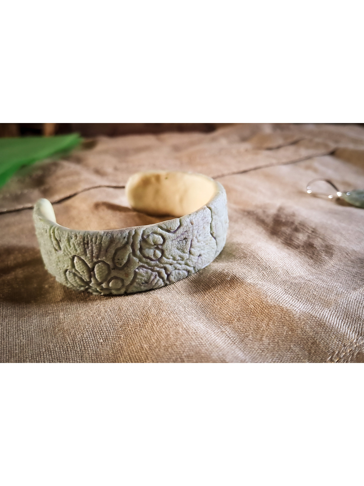 Bracelet manchette pistache en argile polymère