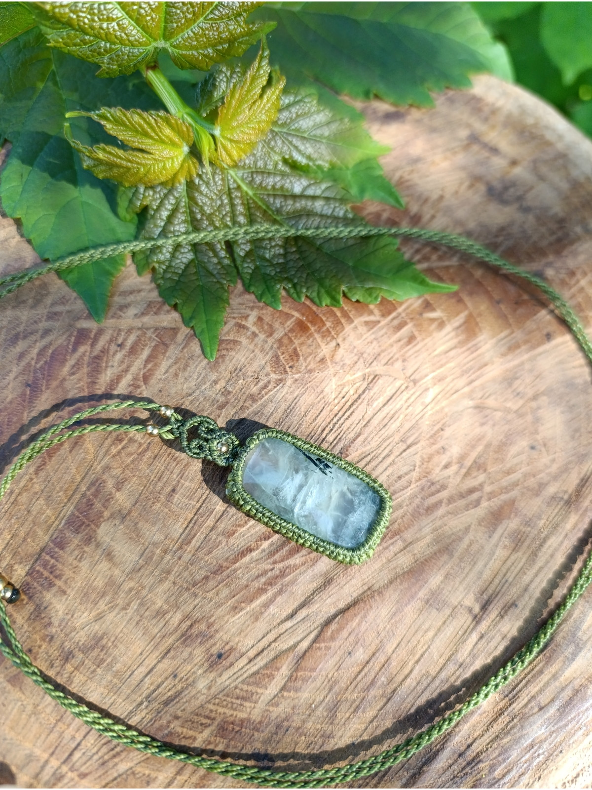 collier micromacramé pierre préhnite rutile