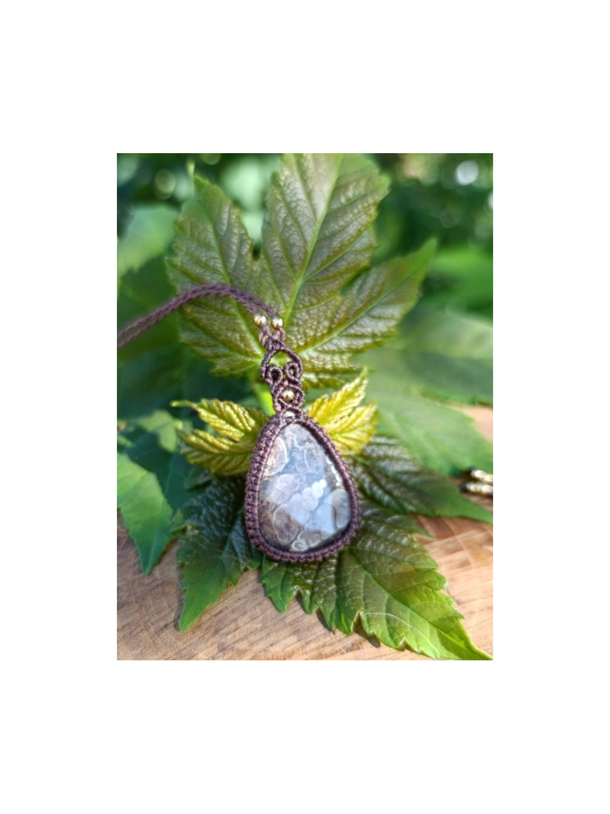 collier micromacramé pierre agate fossile