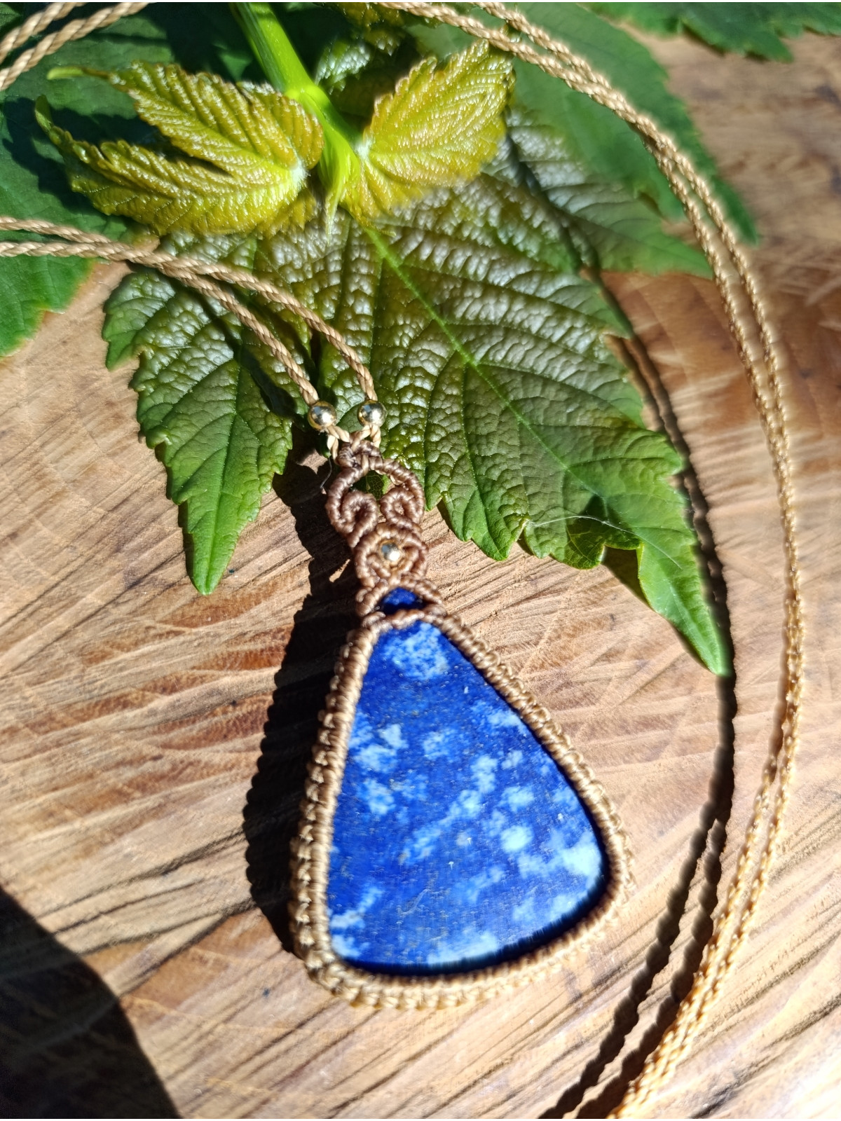 collier micromacramé pierre lapis lazuli