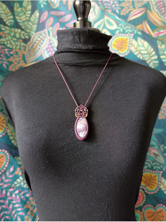 collier micromacramé pierre charoïte