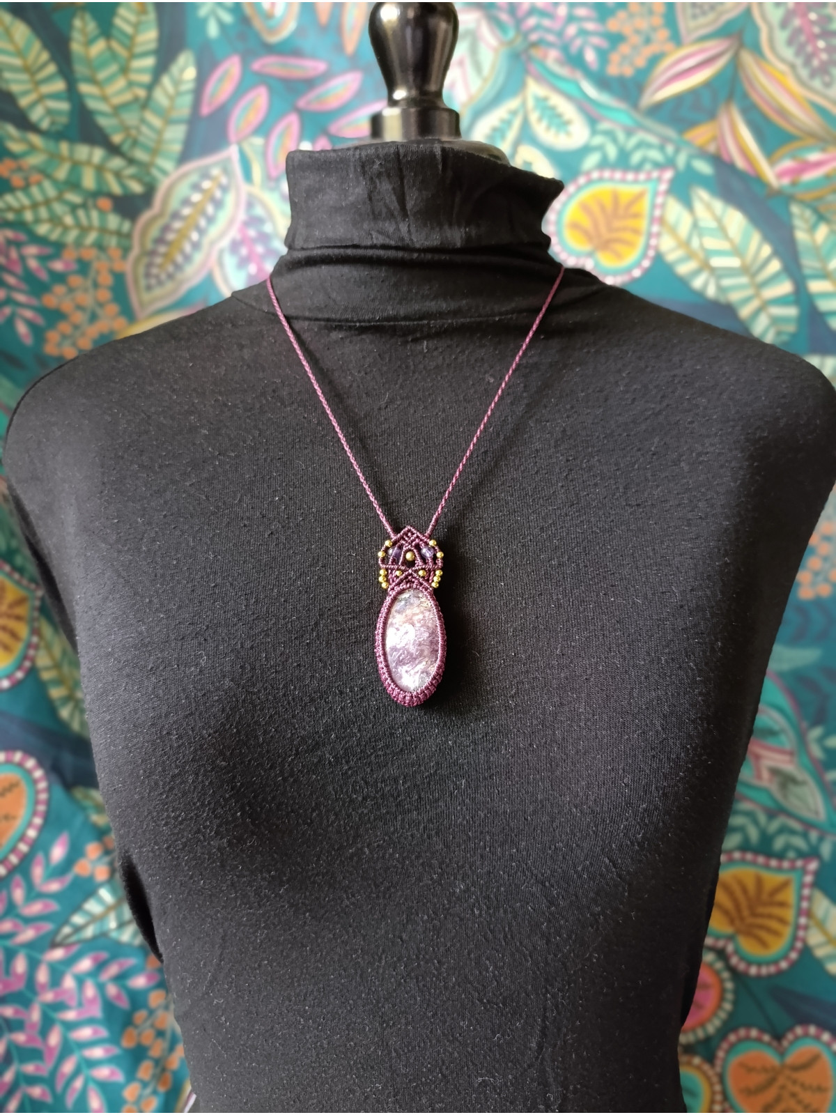 collier micromacramé pierre charoïte