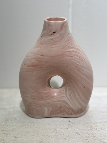 Vase percé marbré rouge